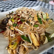 ร้านศรีมอยยย ลักสอยบะก๋วยเตดด