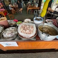 ข้าวต้มปลานายเตี้ย (หน้าวัดป่า)