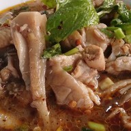 ลาบเหนือสมุนไพร  กระเพรารสเด็ด