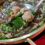 หน้าร้าน เรือตุ๋นหม้อไฟ หน้า ม.ราชภัฏบ้านดู่