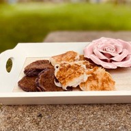 ขนมบ้าบิ่นแม่วารี ตลาดพูนทรัพย์