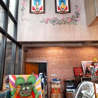บรรยากาศ 🌹Labkoff Cafe and Hostel🌹ร้านกาแฟใจกลางเมืองกาญจนบุรีมีกาแฟหลายแบบเลเต้กาแฟส้มเอสเย็นกาแฟพันธ์ไทยอ