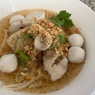 เมนูของร้าน ลูกชิ้นปลาแหลมสิงห์
