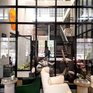 บรรยากาศ 🌹Labkoff Cafe and Hostel🌹ร้านกาแฟใจกลางเมืองกาญจนบุรีมีกาแฟหลายแบบเลเต้กาแฟส้มเอสเย็นกาแฟพันธ์ไทยอ