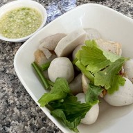 เมนูของร้าน ลูกชิ้นปลาแหลมสิงห์