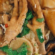 สวนพลูก๋วยเตี๋ยวไก่มะระฮาลาล(ตลาดพลู)