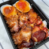 หมูแดง-หมูกรอบ รังสิต (ข้าวมันไก่นายเก๋า)