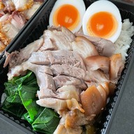 หมูแดง-หมูกรอบ รังสิต (ข้าวมันไก่นายเก๋า)