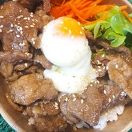 ข้าวสไตล์เกาหลีพ่อหนุ่มหน้ามน