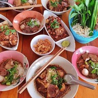 ก๋วยเตี๋ยวเรือนรกแตก@กาญจนบุรี