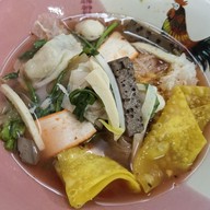 เมนูของร้าน ก๋วยเตี๋ยวเกี๊ยวปลาไดโนเสาร์