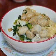 เมนูของร้าน ก๋วยเตี๋ยวลูกชิ้นกลับเพชร โรงพยาบาลสงขลาเก่า