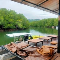 แมงโกรฟบังกะโลแอนด์เรสเตอรองท์