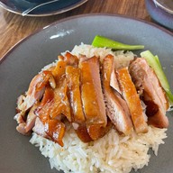 เมนูของร้าน ก้าวเจริญข้าวมันไก่ สาขาระยอง