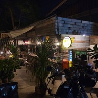 ร้านเอกเขนก เลียบทางรถไฟตลิ่งชัน