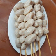 เมนูของร้าน ลูกชิ้นทอดโต้รุ่ง น้ำจิ้มมะขามรสเด็ด -