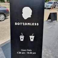 บอททอมเลส Bottomless Flagship Store