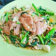 บ.เบนซ์ ราดหน้ายอดผัก สุกี้ - สี่พระยา 🍜🌾 บางรัก