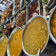 ข้าวแกงน้องอ้อย สี่แยกผู้ใหญ่ปลื้ม