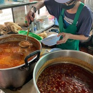เมนูของร้าน ข้าวซอย ลุงประกิจกาดก้อม