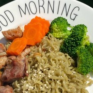 อาหารคลีน น้ำสกัดเย็น สุกี้ ก๋วยจั๊บญวน กะเพรา แซนวิช อาหารเช้า