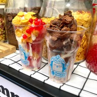 สตอเบอร์รี่โยเกิร์ต PenguinKninght ตลาดห้วยขวาง