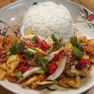 ข้าวหมูทอดเดลิเวอรี่ เจริญกรุง 107 ตรงข้ามอเมซอน