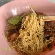 ก๋วยเตี๋ยวขาหมู เอแบค หัวหมาก