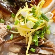 โจ๊กแต้จิ๋วหัวหิน (โจ๊กเก้าเตา) ถนนแนบเคหาสน์ ซอย.55/1 ตรงข้ามโต้รุ่งสำเพ็ง สี่แยกสะพานปลา