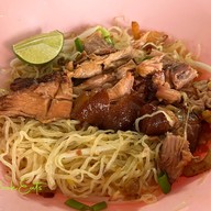 ก๋วยเตี๋ยวขาหมู เอแบค หัวหมาก