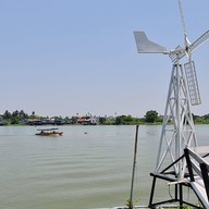 ครัววันดี ริมแม่น้ำเจ้าพระยา เมืองปทุม