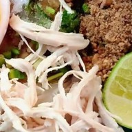 ร้านก๋วยเตี๋ยวไก่ฉีกตามอารมณ์ ก๋วยเตี๋ยวไก่ฉีกตามอารมณ์