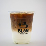 Blóm flowers café ตลาดสนธนบุรี