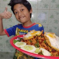 อิ่มจังทำเอง กะเพราถาด (เจ้าเดิมย้ายมาจากสาทรซอย 2) ตึก SV tower พระราม 3 ศูนย์อาหารชั้น LG รับอาหารที่ร้านข้าวแกงแม่ปุ้ย