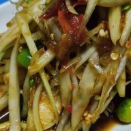 อิ่มจังทำเอง กะเพราถาด (เจ้าเดิมย้ายมาจากสาทรซอย 2) ตึก SV tower พระราม 3 ศูนย์อาหารชั้น LG รับอาหารที่ร้านข้าวแกงแม่ปุ้ย