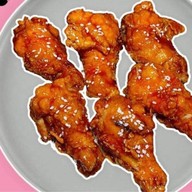 YUM MEE มียำกับแกล้ม