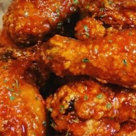 YUM MEE มียำกับแกล้ม