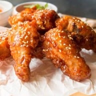 YUM MEE มียำกับแกล้ม