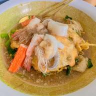 ข้าวมันไก่ ราดหน้า ผัดซีอิ๊ว สุกี้ เฮียตี๋ -