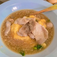 ข้าวมันไก่ ราดหน้า ผัดซีอิ๊ว สุกี้ เฮียตี๋ -