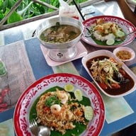 ครัวกลางทุ่ง คุ้มบ้านสามขาว