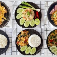 ยำตามสั่ง หน้าแฟลตเคหะเกาะสิเหร่