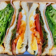 Baan Pan Fan - บ้าน ปันฝัน  - バーンパンファン บางบัวทอง