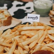 BOMBMILK CAFE บ้านบัวทอง