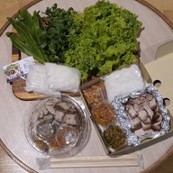 เมนูของร้าน เมี่ยงดง! 명동 (ไม่แซ่บให้ตี!) หมูสามชั้นและหมูยอ