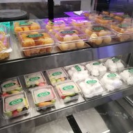 ป้าหงษ์ขนมไทย Mahanakhon Thai Taste Hub