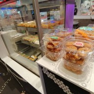 ป้าหงษ์ขนมไทย Mahanakhon Thai Taste Hub