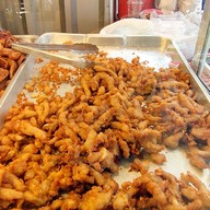 เมนูของร้าน ข้าวเหนียวหน้าหมู คุณตา รถไฟฟ้าพญาไท