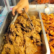 เมนูของร้าน ข้าวเหนียวหน้าหมู คุณตา รถไฟฟ้าพญาไท