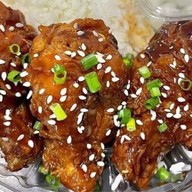 YUM MEE มียำกับแกล้ม